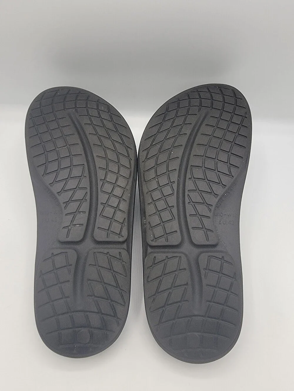 OOFOS Black and Gray Camo Slide Sandals
